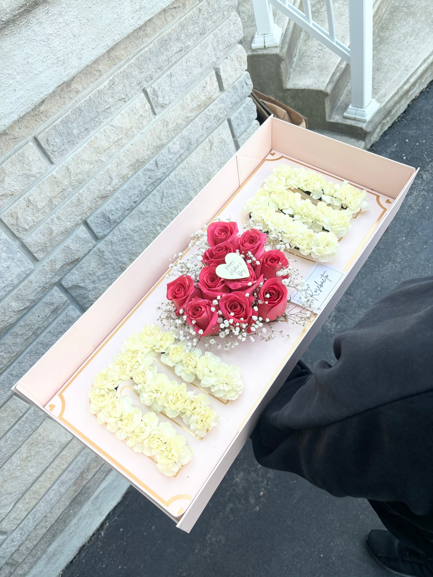 M♥️M Roses & Carnations