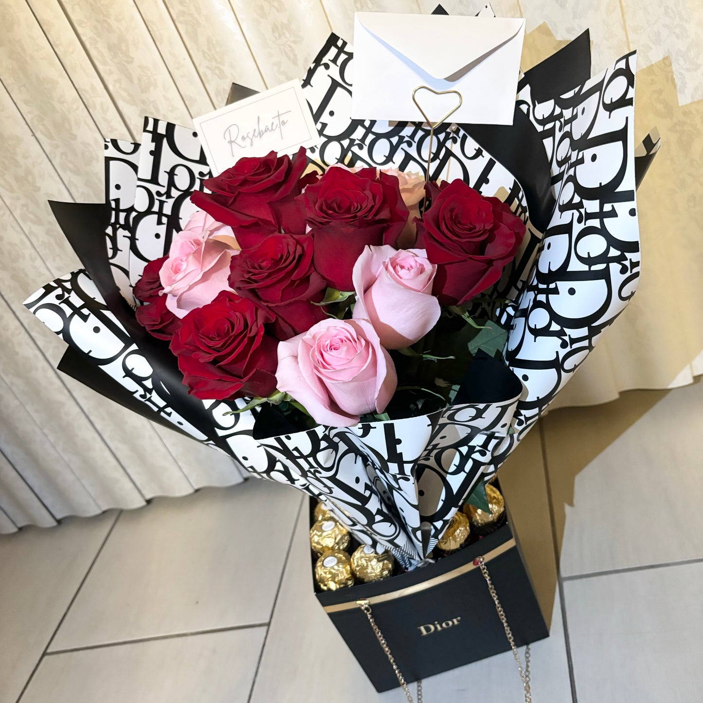 12 Rose Bouquet in Vase